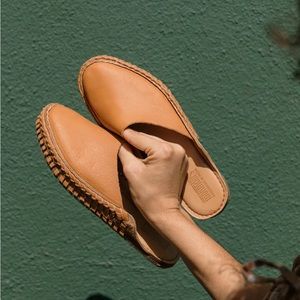 Mohinder Soft Solid Slide in Amber - Size 6